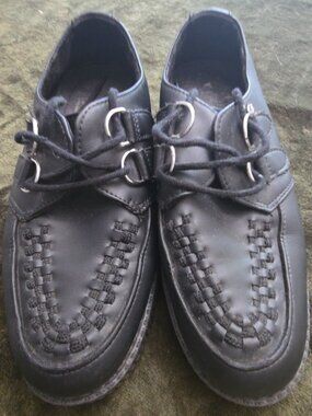 Mens size 8 womens size 6 T.U.K. Viva Low Creepers Black Leather D-Ring Interlac